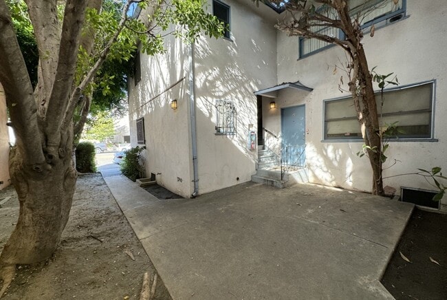 Building Photo - 1748 S Robertson Blvd