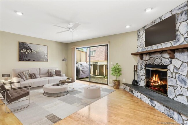 Building Photo - 202 Soundview Ave