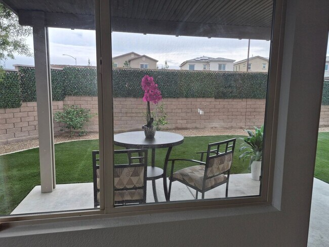 Foto del edificio - 6913 Boulder View St