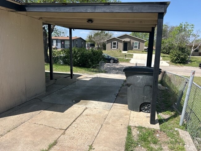 Building Photo - 912 Southside Dr