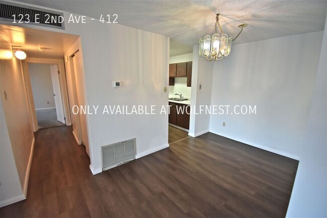 Building Photo - Gorgeous 2 Bed Downtown Condo! No Deposit ...