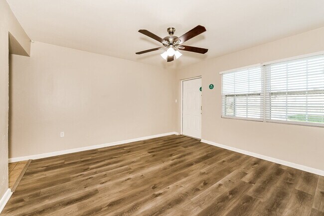 Foto del edificio - 3220 Lexington St