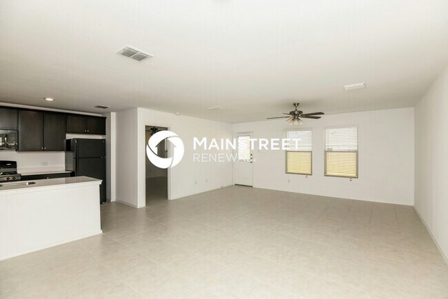 Building Photo - 4 Bedroom Pet-Friendly Home in Fort Worth, TX with Main Street Renewal
