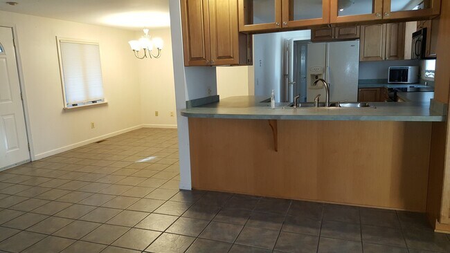 Foto del edificio - Beautiful 4 Bedroom 2 Bathroom Rancher in ...
