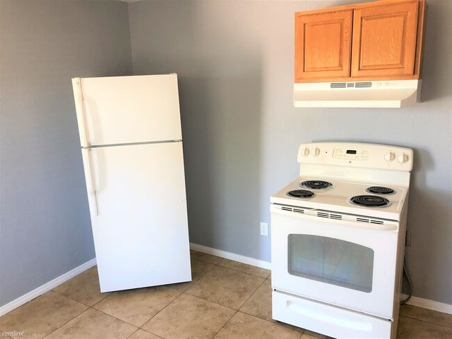 Building Photo - 2 br, 1 bath House - 1341 Oahu St