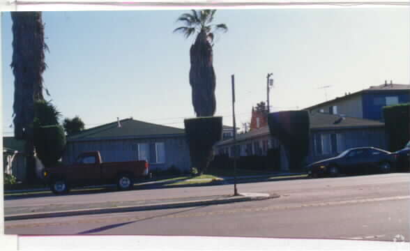 Foto principal - 4028-4038 1/2 Manhattan Beach Blvd