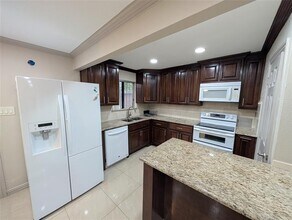 Building Photo - 6646 E Lovers Ln