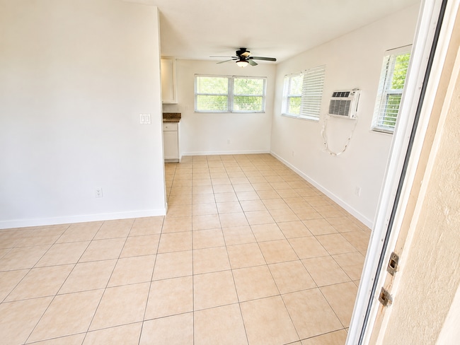 Photo - 1000 SW 16 Ave Apartment