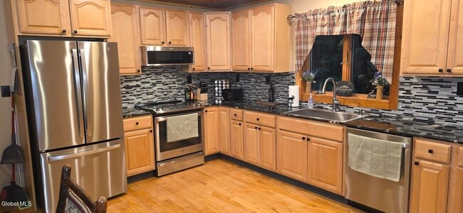 Building Photo - 9 Hemlock Dr