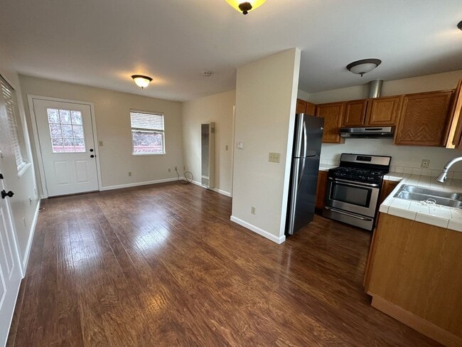 Foto del edificio - 2nd St.- Duplex