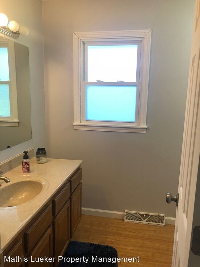 Building Photo - 4 br, 2 bath House - 610 W 12th