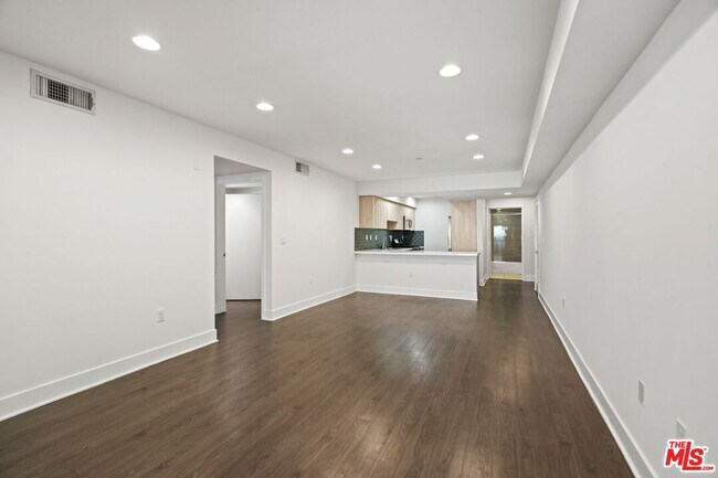 Foto del edificio - 11811 Darlington Ave