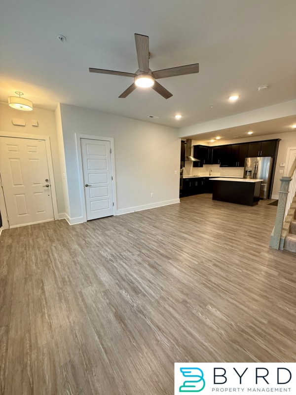 Foto del edificio - 4330 Saunders Station Loop