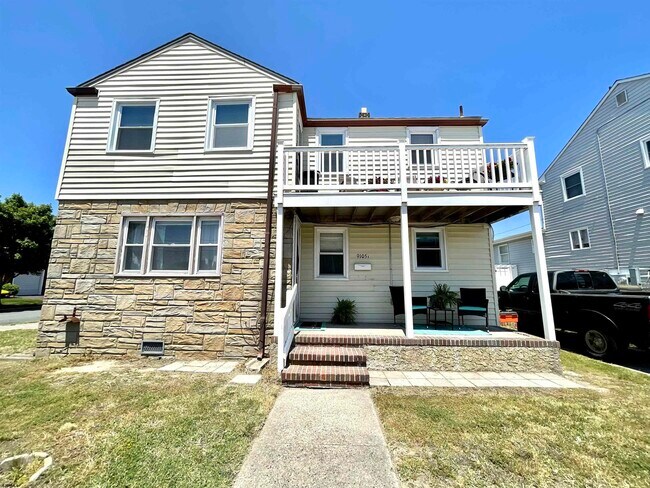 Building Photo - 9105 Amherst Ave