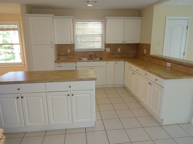 Building Photo - 126 Oak Bend Drive