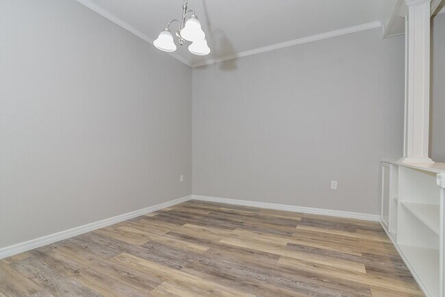 Foto del edificio - 2111 Waseca Ln