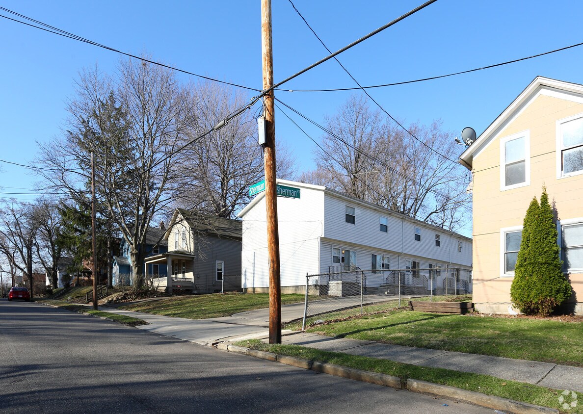 Building Photo - 254-264 Sherman Ct