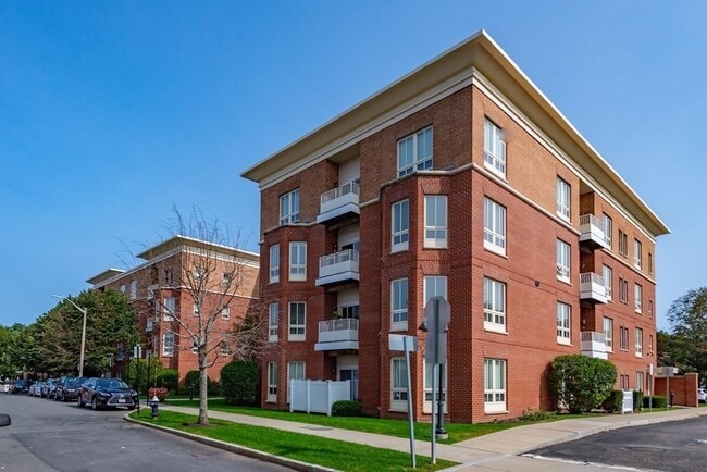 Building Photo - 629 Hammond St