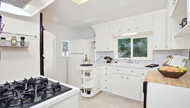 Kitchen - 14526 Evanston Ave N