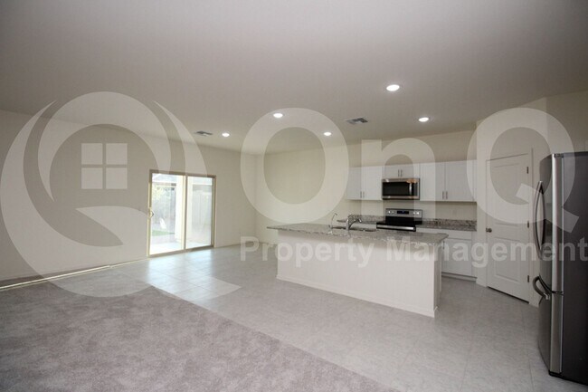Foto del edificio - 36039 W Santa Monica Ave