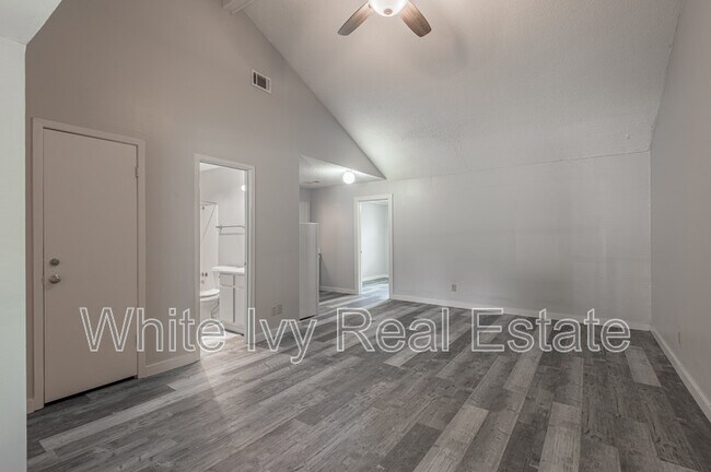 Foto del edificio - 78 Westwood Dr W