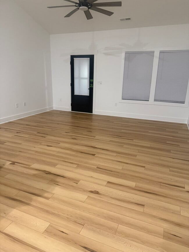 Foto del edificio - 420 Sloop St