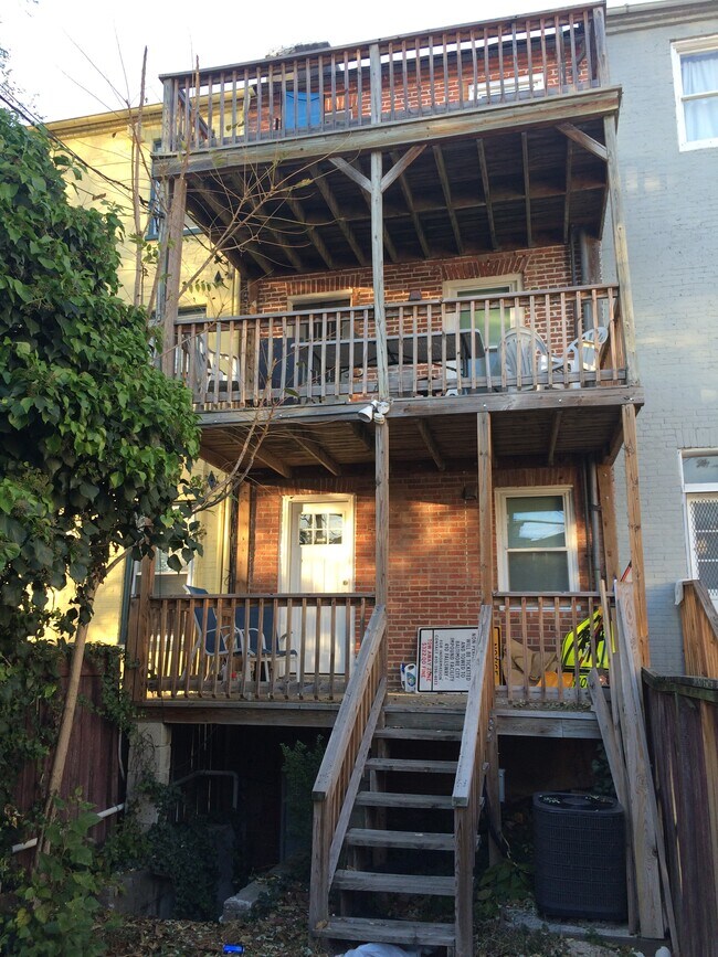 Building Photo - 647 Portland St