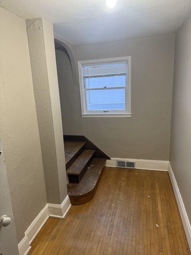 Building Photo - 612 W Laurel St