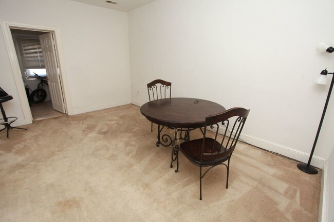 Foto del edificio - 743 Park Rd NW
