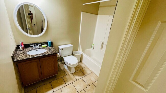 Foto del edificio - 449 N Donahue Dr