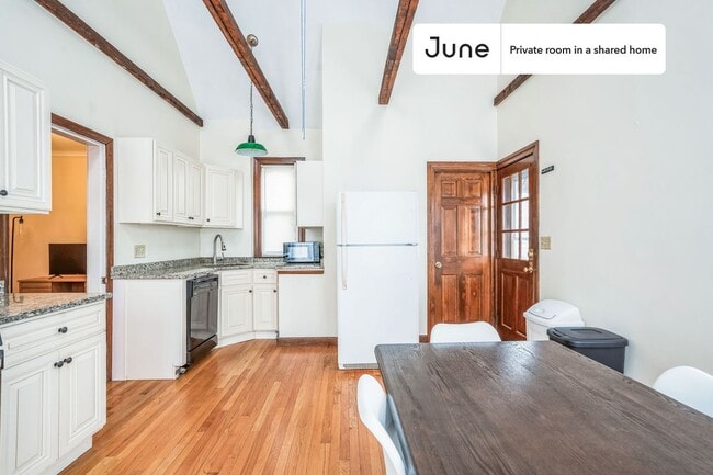 Building Photo - Room in Shared 4 bed/1.5 bath home in Somerville