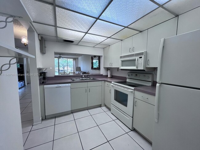 Building Photo - 9520 Seagrape Dr