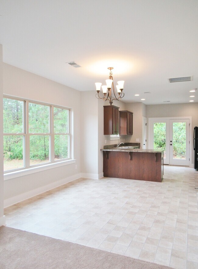 Building Photo - Beautiful Town Home with Garage in Chelsea... Available to View Now!!!