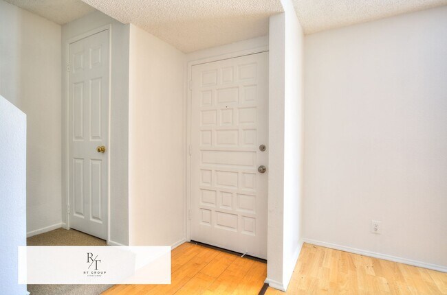 Building Photo - Beautiful Front Unit in Gated Community – ...