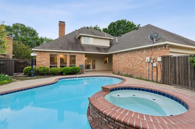Foto principal - 3921 Woodlawn Ln