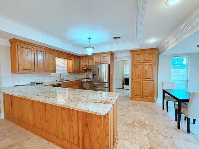 Building Photo - 4 Bedroom House near St. Thomas Moore