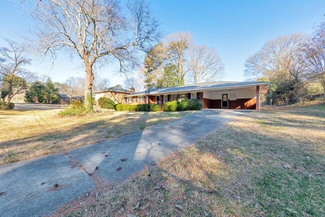 Foto del edificio - 909 Rosedale Dr