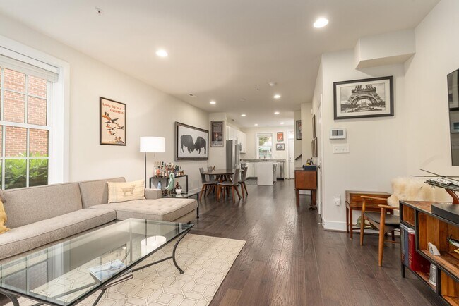 Building Photo - 916 Slaters Ln