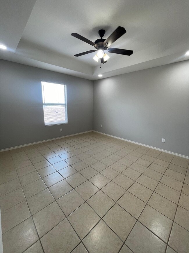 Foto del edificio - 406 E 3rd St