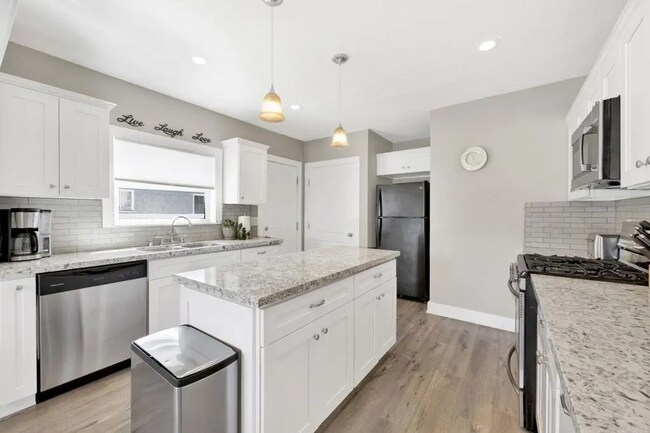 Building Photo - 15158 Domino St