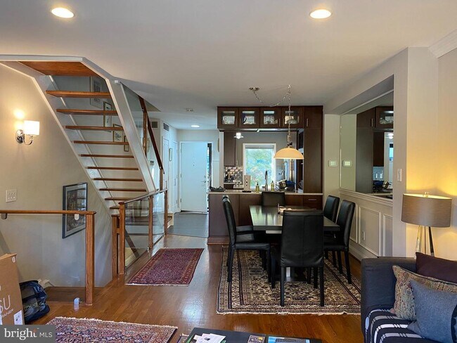 Building Photo - 11440 Waterview Cluster
