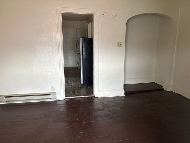 Building Photo - East End York City-3rd Floor Studio Apartment