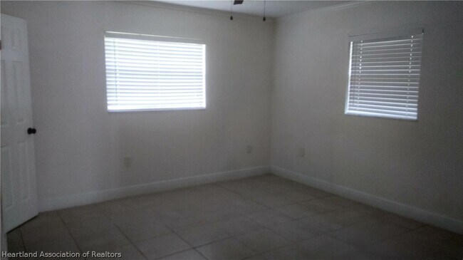 Building Photo - 3720 Vilabella Dr