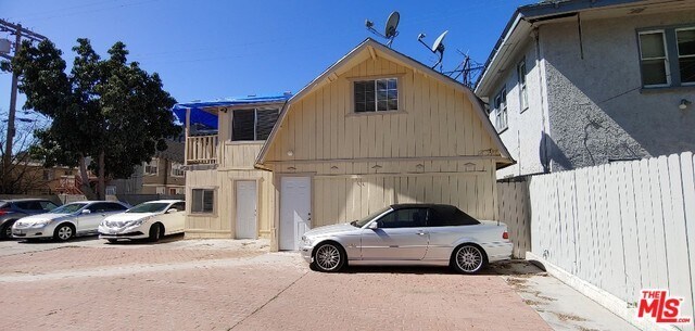 Building Photo - 2217 S Hobart Blvd