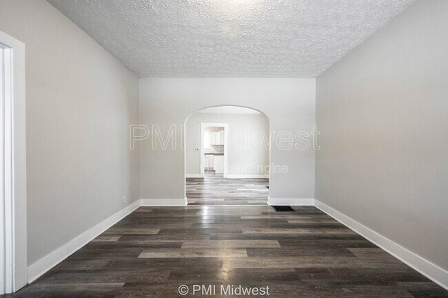 Foto del edificio - 729 N Bosart Ave