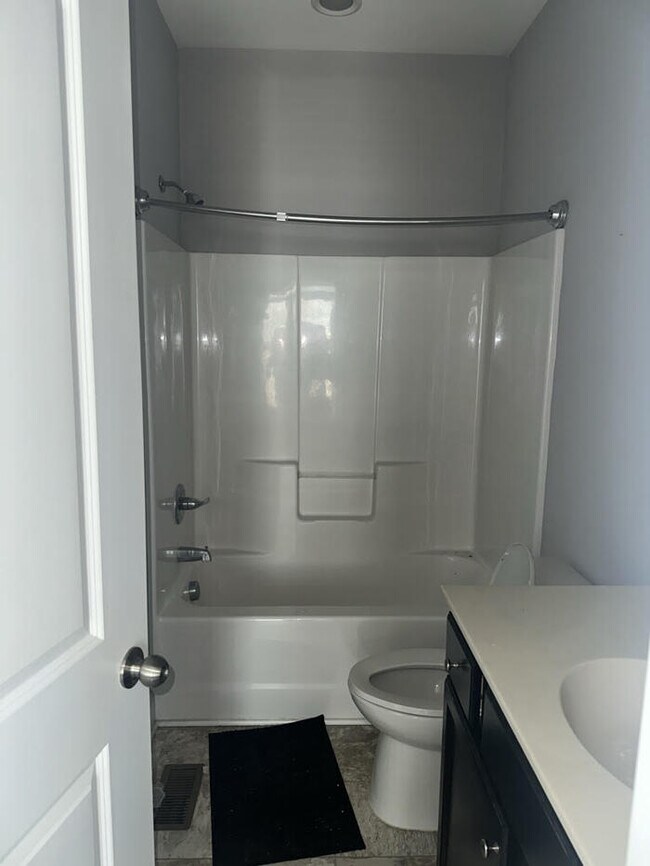 Foto del edificio - Beautiful 4 beds 3 baths in Raleigh