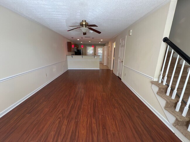 Foto del edificio - 2 Bedroom Apartments/Townhomes in Five Poi...