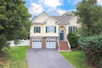 Building Photo - 155 Chelsea Cir