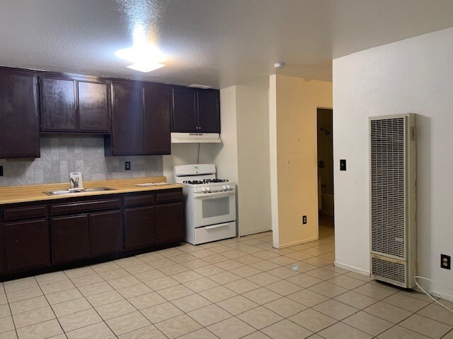 Foto del edificio - 220 N Hagar St