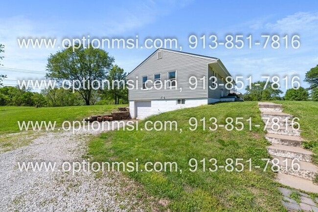 Building Photo - Near Wyandotte County Lake Park!